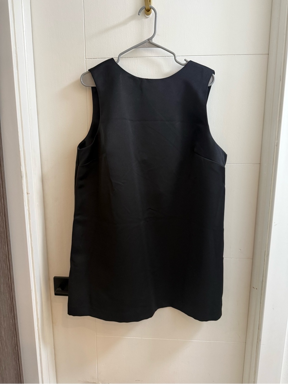 H&M Black Sleeveless Shift Tank Top